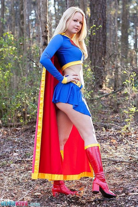 25-loira-super-girl-3